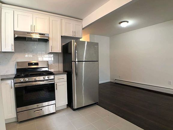 2nd image of 702 Warwick St Floor 2