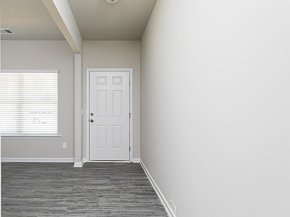 5th image of 204 Fairbrook Dr