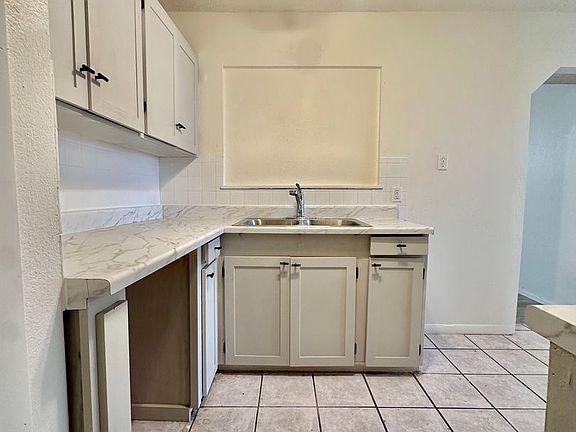 5th image of 2645 Glenwood Dr