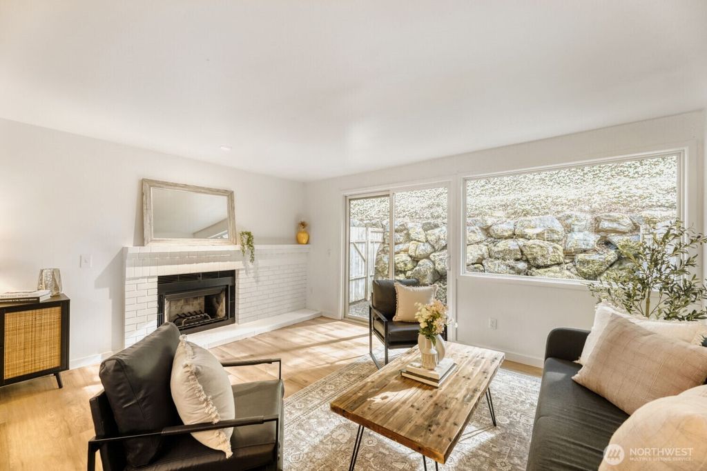 Apartment in Edmonds - View 5