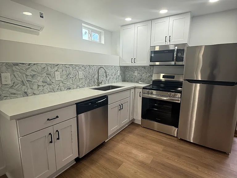 8805 NE Brazee St #B — Photo 2