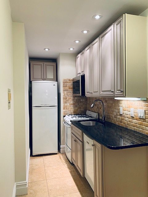 1st image of 340 E 58th St #1G