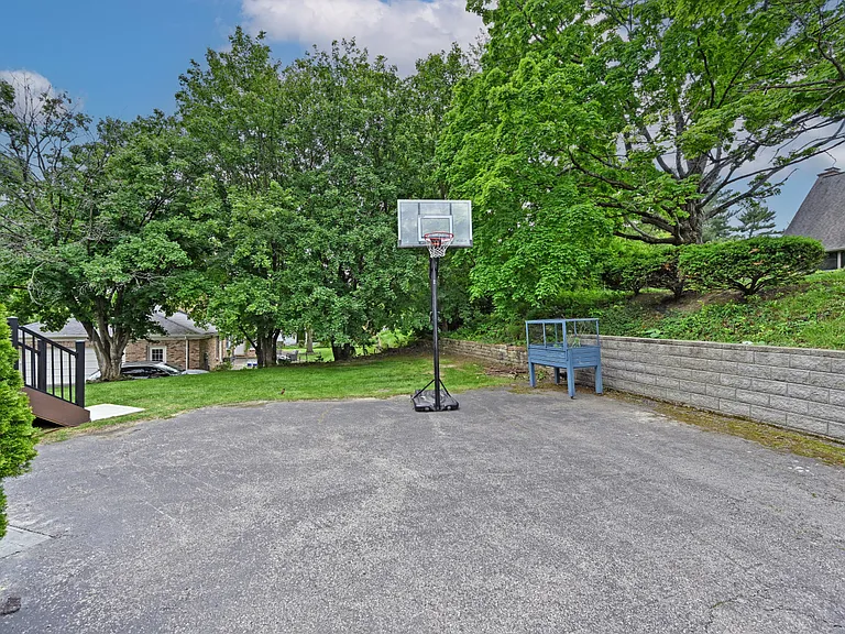 12046 Timberlake Dr — Photo 66