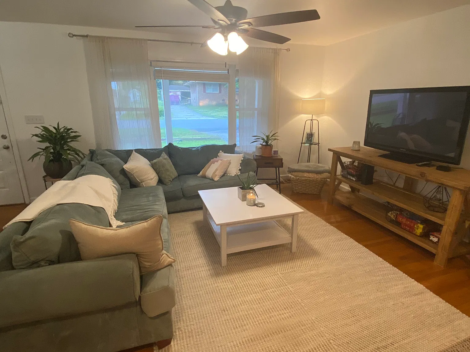 3 bed, 1.5 bath, 1248 sqft, $2,500 — Photo 4