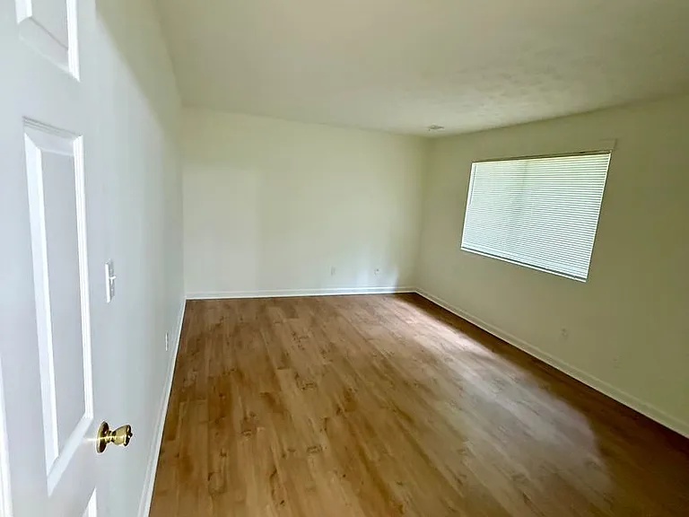 655 Post Oak Rd — Photo 16