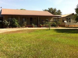 9019 Fm 822, Edna, TX 77957