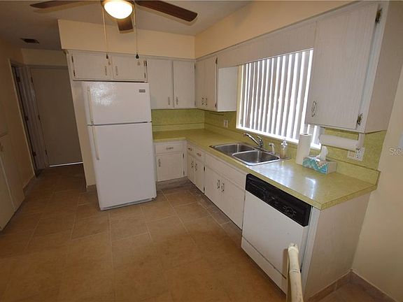 4th image of 750 E Iris Dr