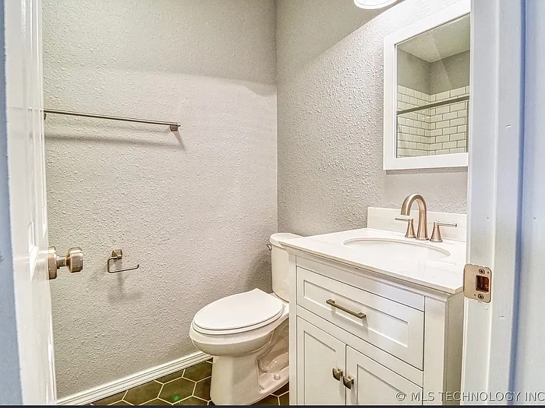 107 Hillside Ln — Photo 9
