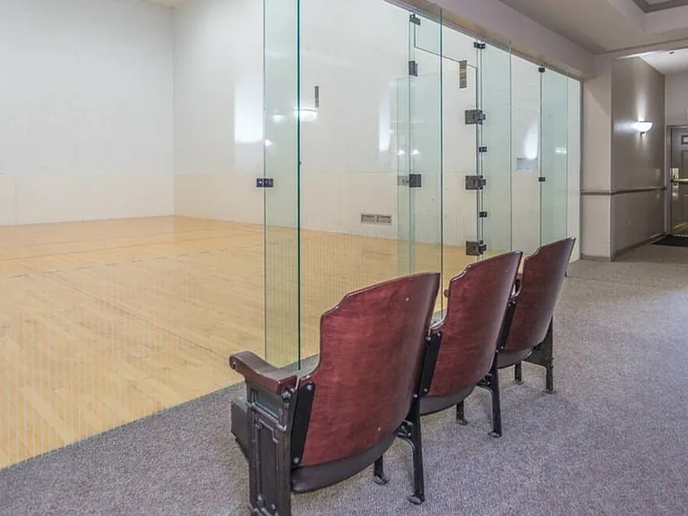 Raquetball Court
