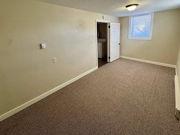 404 Anamosa St — Photo 15