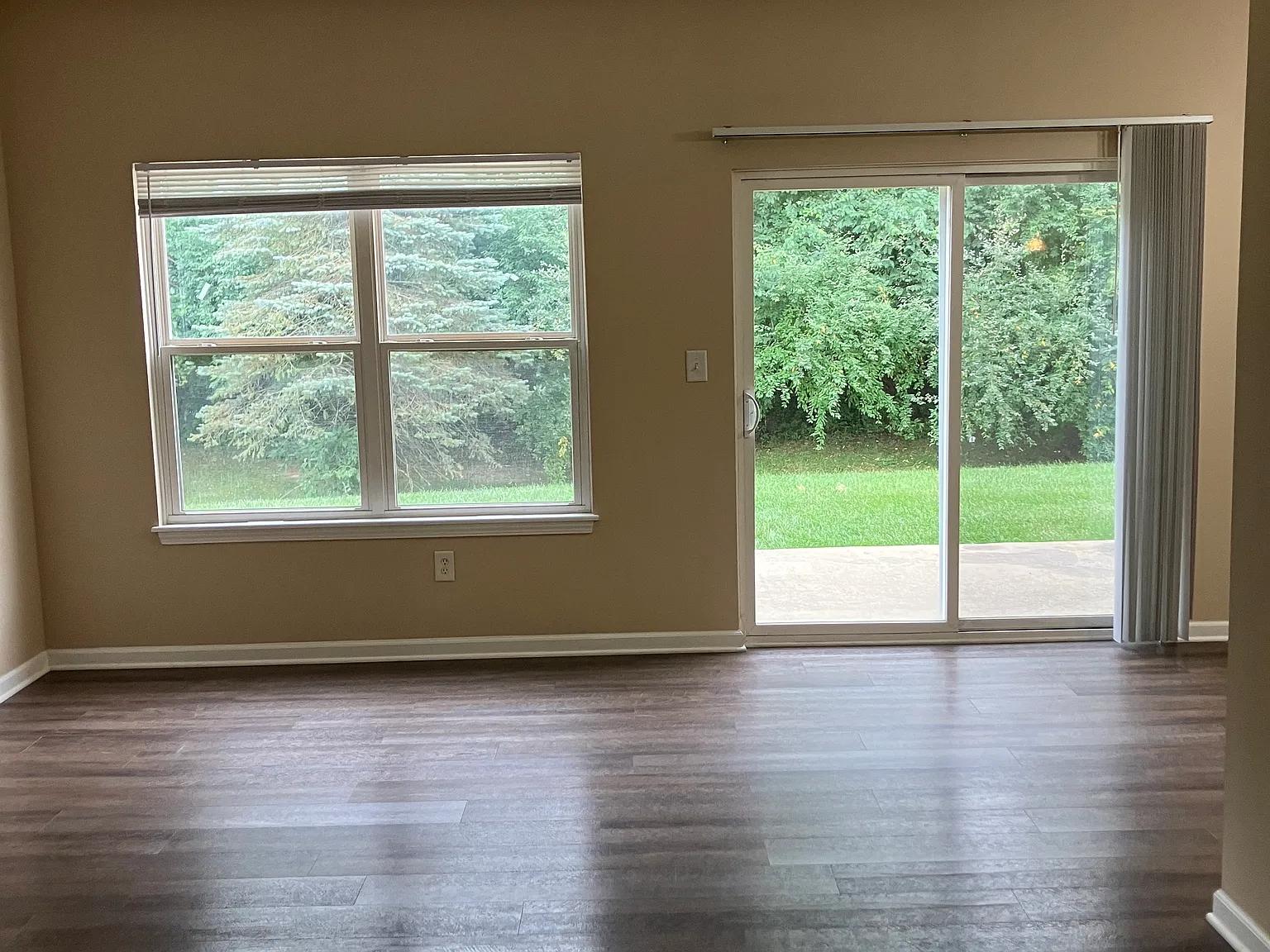 3 bed, 2.5 bath, 1645 sqft, $2,100 — Photo 2