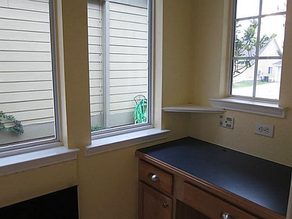 5th image of 121 Hilltop Dr