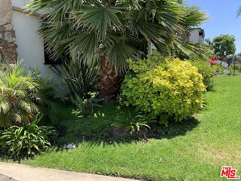1330 S Wilton Pl #9 — Photo 16