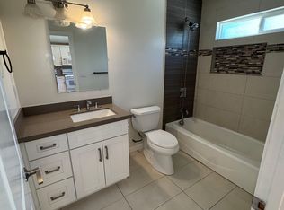 22850 Erwin St, Woodland Hills, CA 91367
