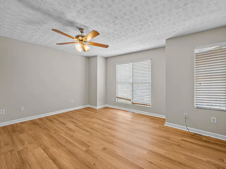 2754 Valley Green Dr — Photo 15