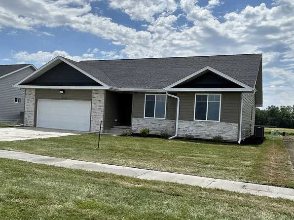 1228 E 17th St, South Sioux City, NE 68776