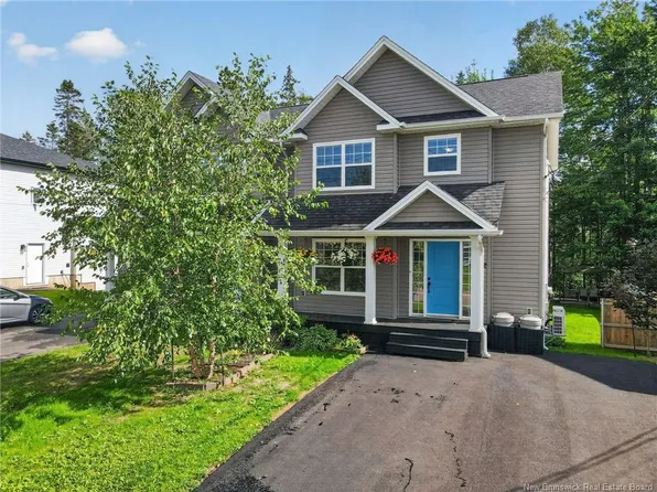 302 Lady Russell St, Moncton, NB E1E 0G1