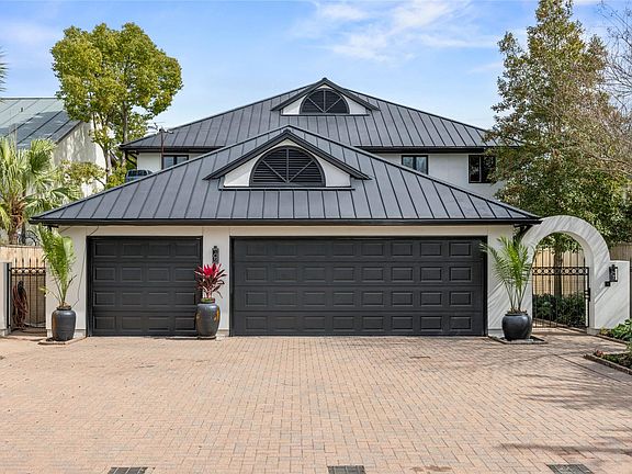 5th image of 221 Blue Point Rd