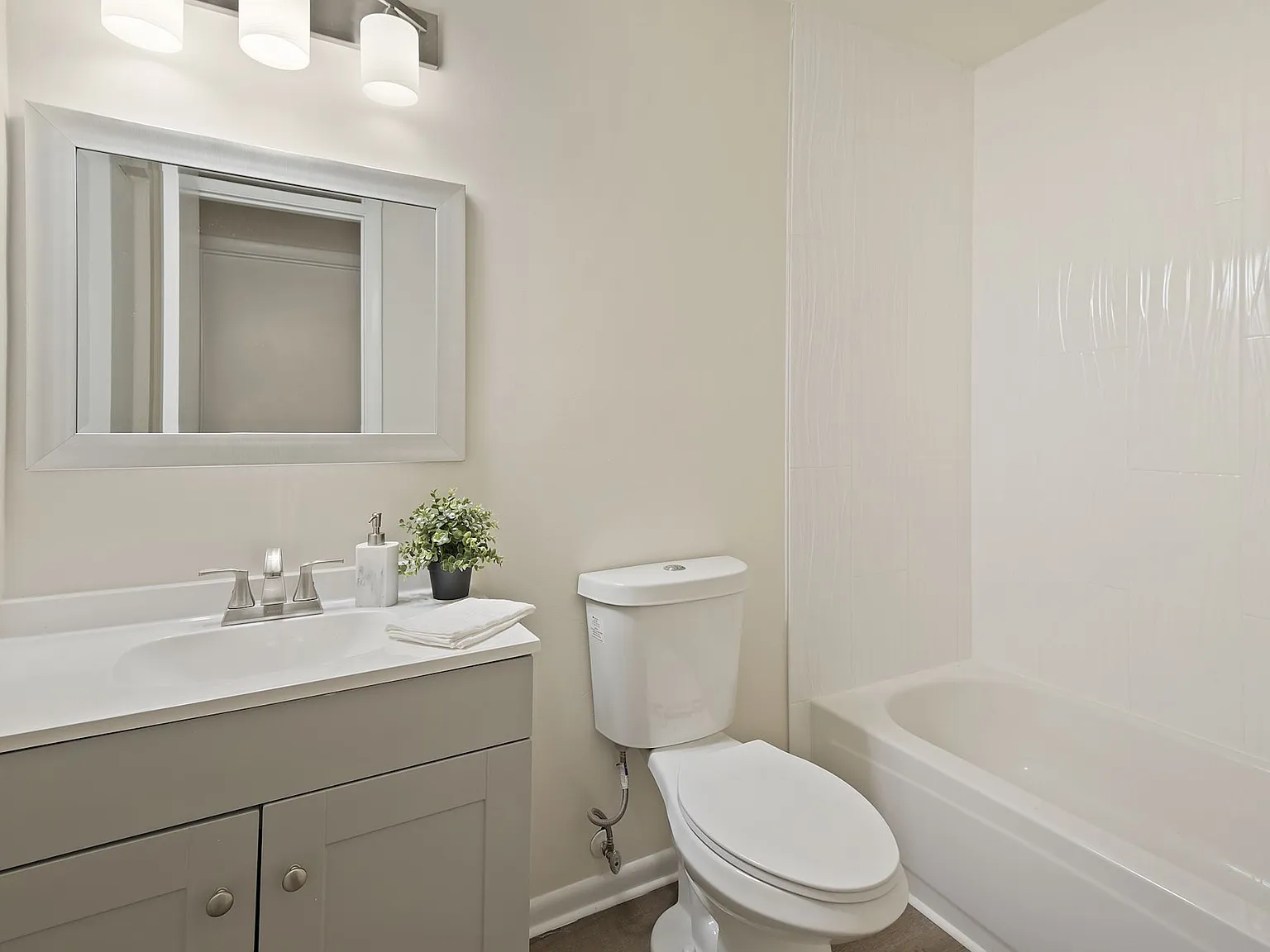 3 bed, 2.5 bath, 1377 sqft, $3,500 — Photo 1