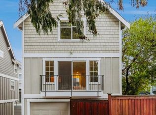 910 N 74th St, Seattle, WA 98103