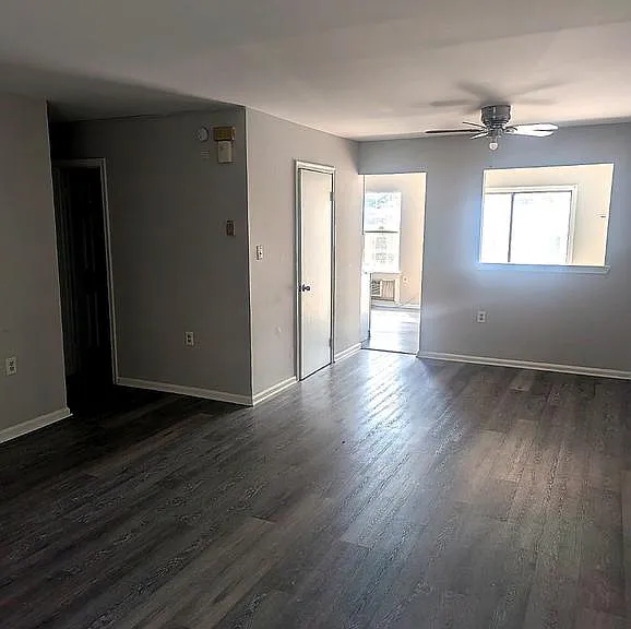 2825 Rhonda Ln — Photo 3