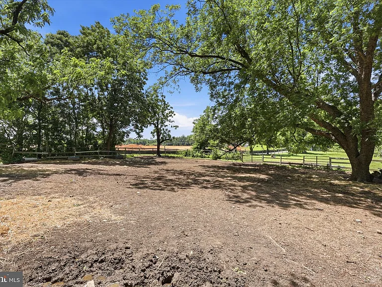 8606 Yellow Springs Rd — Photo 34