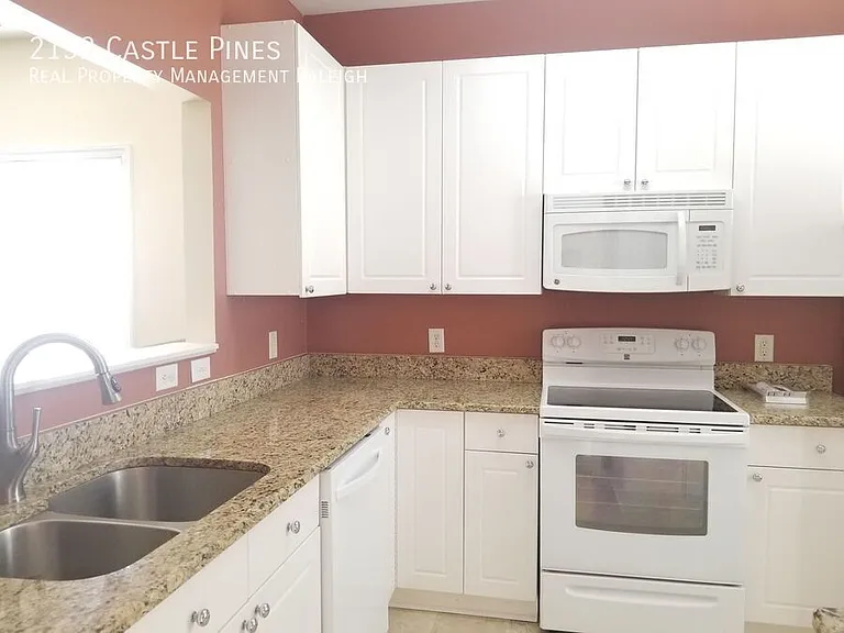 2152 Castle Pines Dr — Photo 3