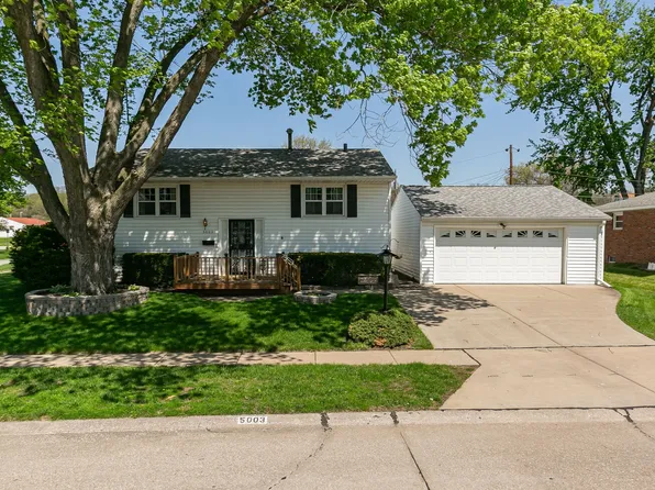 5003 45th Avenue Ct, Moline, IL 61265