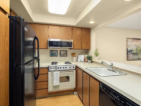 2nd image of 9504 Ravenna Ave NE #203