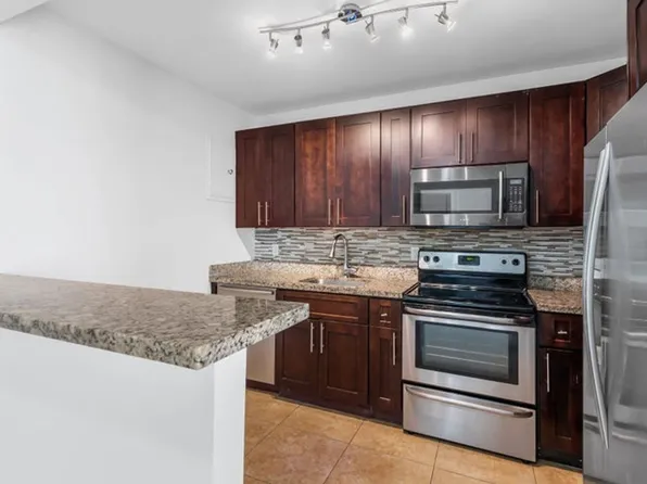 1015 NE 12th St, Fort Lauderdale, FL 33304