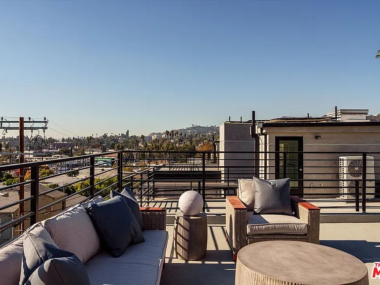 2822 Avenel St — Photo 27