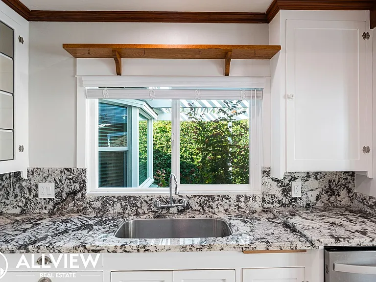 2474 Santa Ana Ave — Photo 10