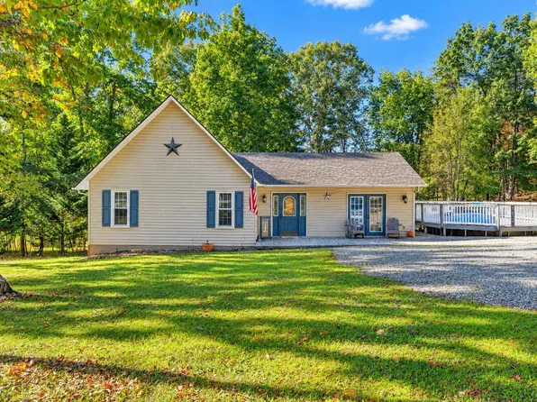 1333 Bluewater Dr, Moneta, VA 24121