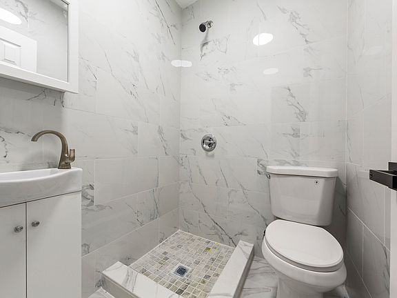 5th image of 815 Willoughby Ave Floor 3