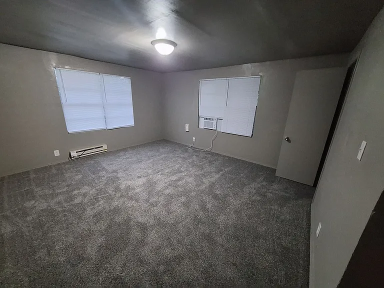 725 Shelton St — Photo 8