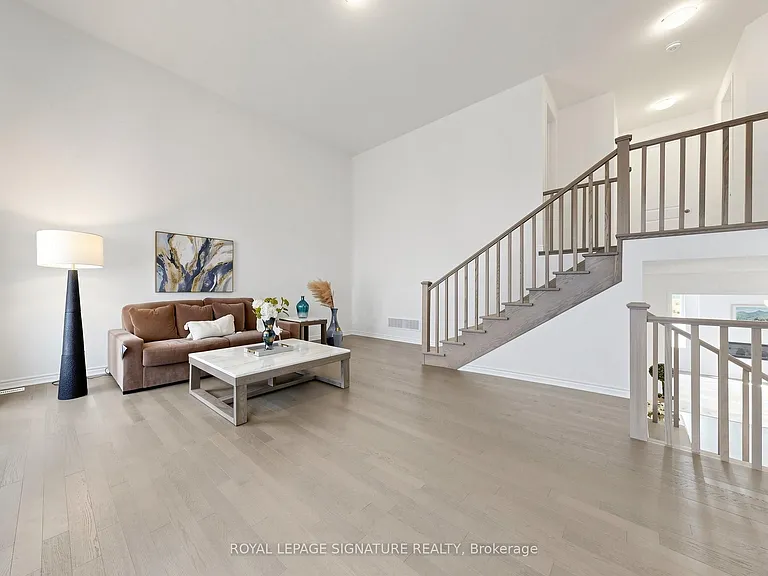 635 Newlove St — Photo 24
