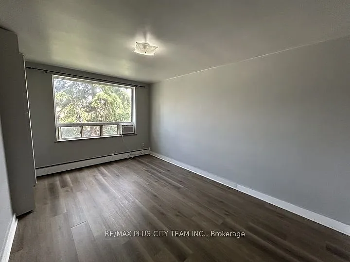 316 Saguenay Ave #6 — Photo 8