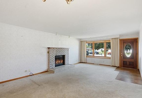 5th image of 609 E Ash Pl