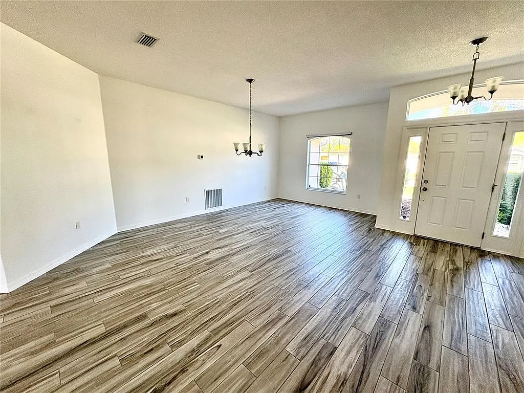 Building Photo - 24 Pepperdine Dr