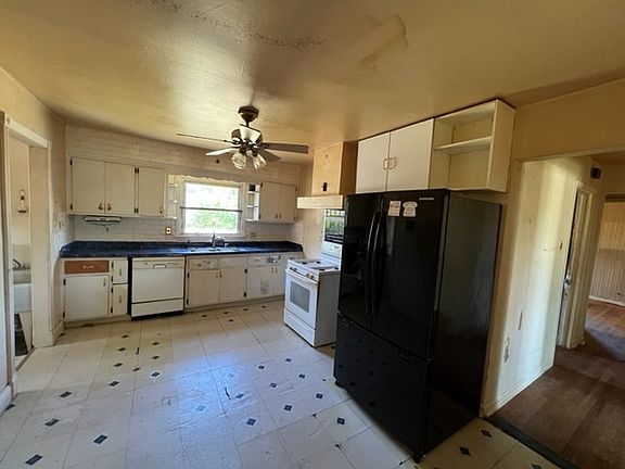 3rd image of 8450 Oak Park Ave
