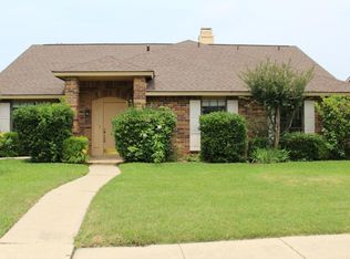 6860 Younger Dr, The Colony, TX 75056