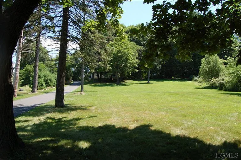 80 Hawkes Ave — Photo 15