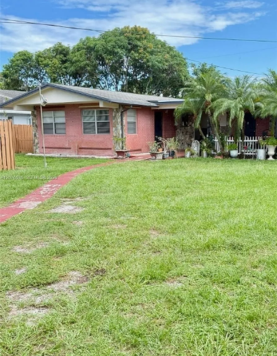 Broward Gardens — Photo 3
