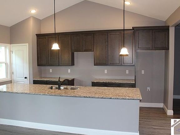 3rd image of 211 Fairview Dr