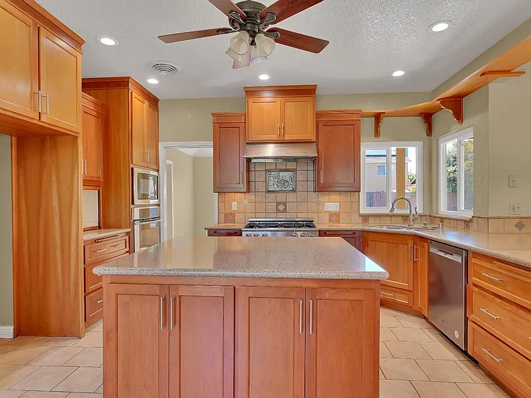 722 Mariner Loop — Photo 10