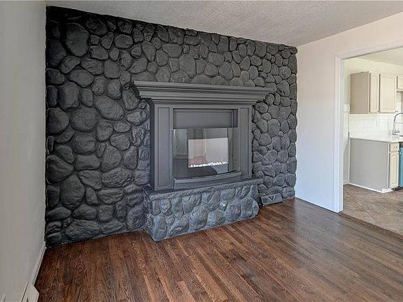 3rd image of 13310 Donnelly Ave