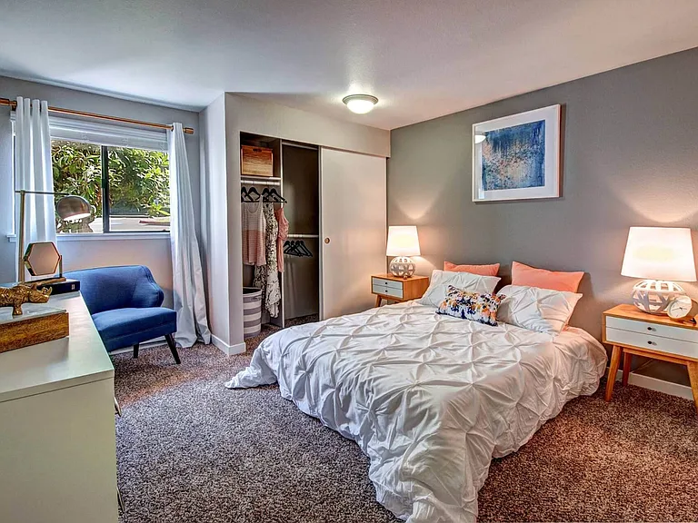 Brackett Apartments — Photo 17