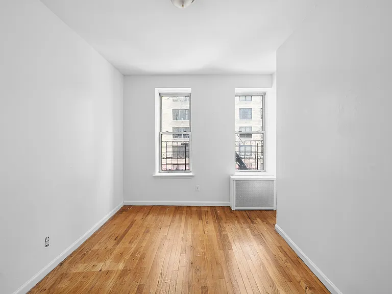 320 E 49th St #35 — Photo 4
