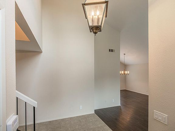 5th image of 96 Windsong St