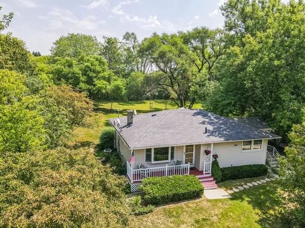 5705 200th Ave, Bristol, WI 53104